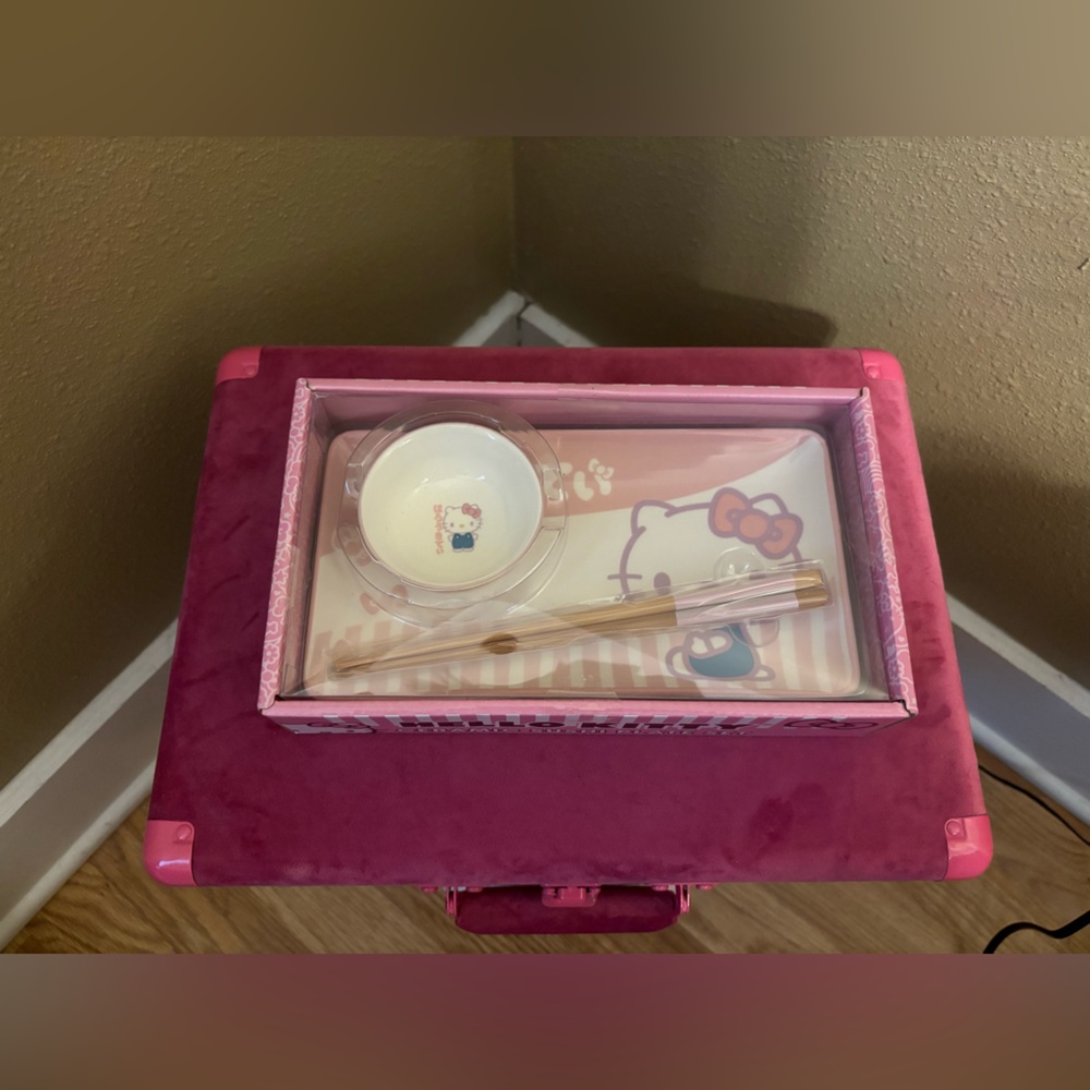 NEW Hello Kitty Ceramic Sushi Plate Set